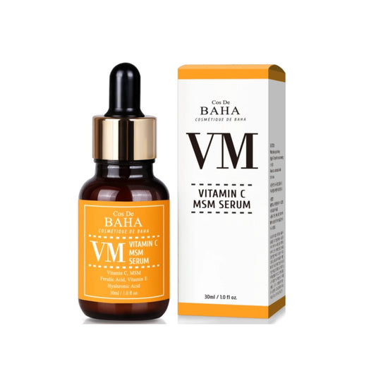 COS DE BAHA (VM) Vitamin C + MSM Serum is a brightening and revitalizing serum suitable for all skin types. Formulated with Sodium Ascorbyl Phosphate (Vitamin C), it helps reduce dark spots, boost collagen production, and improve skin tone. MSM (Dimethyl Sulfone) supports skin repair and enhances overall clarity. Hydrating ingredients like Aloe Vera and Sodium Hyaluronate provide deep moisture, while Ferulic Acid and Tocopheryl Acetate (Vitamin E) offer antioxidant protection. Enriched with botanical extra