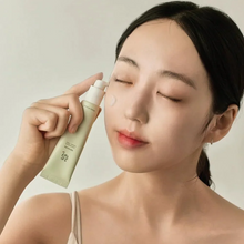Load image into Gallery viewer, BEAUTY OF JOSEON Light On Serum Centella + Vita C 30ml
