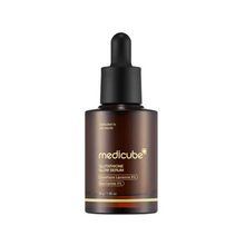 Load image into Gallery viewer, MEDICUBE Glutathione Glow Serum is designed to brighten and hydrate your skin. Featuring Glutathione and Niacinamide, this serum targets dark spots and evens out skin tone for a radiant complexion. It’s enriched with multiple forms of Hyaluronic Acid to provide deep hydration, helping to smooth fine lines and plump the skin. Ideal for daily use, this serum suits all skin types and is perfect for achieving a luminous, healthy glow.